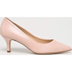 Solo Femme - Czółenka. Czerwone czółenka damskie Solo Femme, bez wzorów, z materiału, bez obcasa, na obcasie, bez zapięcia. W wyprzedaży za 199.90 zł.