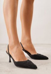 Czarne Sandały na Szpilce Ozdobione Koralikami i Haftem Iphorise. Czarne sandały damskie Born2be, z aplikacjami, bez obcasa, na obcasie, bez zapięcia. Za 119.99 zł.