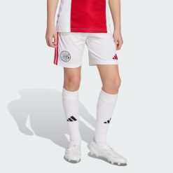 Szorty Ajax Amsterdam 25/26 Home. Białe szorty damskie Adidas, bez wzorów, sportowe. Za 205.76 zł.