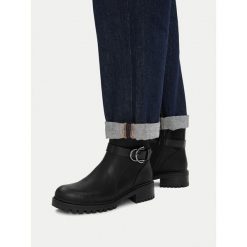 Botki JENNY. Czarne botki damskie Jenny, bez wzorów, bez obcasa, na płaskiej podeszwie, bez zapięcia. Za 159.99 zł.