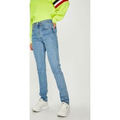 Levi's - Jeansy 501. Niebieskie jeansy damskie Levi's®, bez wzorów, z bawełny. W wyprzedaży za 239.90 zł.