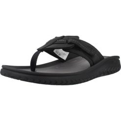 Sandały CLARKS 26176988C Czarny. Czarne sandały męskie Clarks, bez wzorów, ze skóry, bez zapięcia. Za 243.99 zł.
