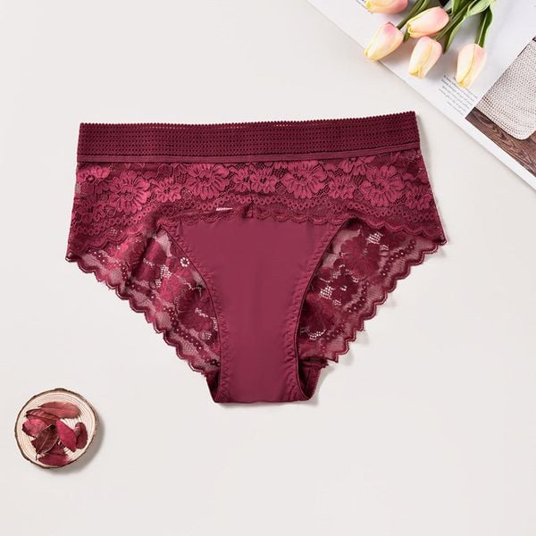 Figi z koronkowym pasem na co dzień i okazje Trautlind. Brązowe majtki damskie Intica, z koronki. Za 69.00 zł.