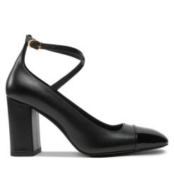 Czółenka Stuart Weitzman. Czarne czółenka damskie Stuart Weitzman, bez wzorów, bez obcasa, bez zapięcia. Za 1,069.00 zł.