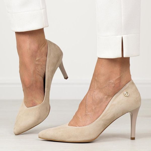 Beżowe Polskie szpilki damskie Prestige 2106a Skóra Zamsz. Brązowe szpilki damskie Prestige, bez wzorów, ze skóry, ze szpiczastym noskiem, bez obcasa, na obcasie, bez zapięcia. Za 379.00 zł.