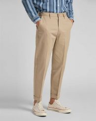 SPODNIE MĘSKIE LEE TAPERED CHINO SERVICE SAND L70RLD10 112118722. Eleganckie spodnie męskie Lee, bez wzorów, z materiału. Za 199.99 zł.