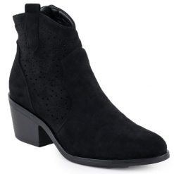 Botki damskie zamszowe na słupku ażurowe czarne S.Barski HY52-529. Czarne botki damskie S.BARSKI, z aplikacjami, ze skóry ekologicznej, bez obcasa, na słupku, bez zapięcia. Za 99.99 zł.