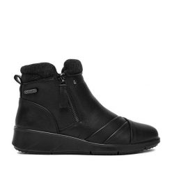 Botki Go Soft. Czarne botki damskie GO SOFT, bez wzorów, bez obcasa, na płaskiej podeszwie, bez zapięcia. Za 179.99 zł.