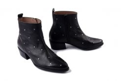 WONDERS D-2002 negro, botki damskie. Czarne botki damskie Wonders, bez wzorów, bez obcasa, bez zapięcia. Za 615.92 zł.