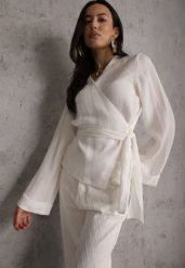 Biała Wiskozowa Bluzka z Kopertowym Dekoltem i Wiązaniem z Boku Velarila. Białe bluzki damskie Renee, l, bez wzorów, z materiału, bez kołnierzyka, bez ramiączek. Za 119.99 zł.