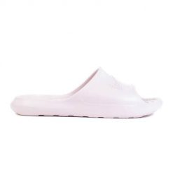 Klapki damskie Nike Victori One. Czerwone klapki damskie Nike, bez wzorów, z materiału, sportowe, bez obcasa, bez zapięcia. Za 226.00 zł.
