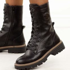 Czarne wysokie botki damskie na traperze Jezzi Asa259-10. Czarne botki damskie Jezzi, na jesień, z aplikacjami, z dzianiny, klasyczne, z okrągłym noskiem, bez obcasa, bez zapięcia. W wyprzedaży za 223.20 zł.