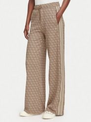 Guess Spodnie dresowe V6YB27 K5181 Brązowy jasny Relaxed Fit. Brązowe spodnie sportowe damskie Guess, z aplikacjami, z dresówki. Za 474.99 zł.