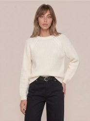 Sweter chunky z raglanowymi rękawami - kremowy. Białe swetry nierozpinane damskie Sinsay, l, bez wzorów, bez kołnierzyka, bez ramiączek. Za 39.99 zł.