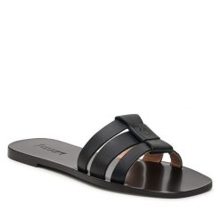 Klapki Pollini. Czarne klapki damskie Pollini, bez wzorów, bez obcasa, bez zapięcia. Za 929.99 zł.