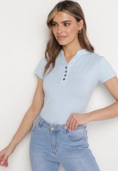 Jasnoniebieski T-shirt Koszulka z Bawełny z Metalicznymi Guzikami Cariena. Niebieskie bluzki damskie Born2be, s, bez wzorów, z bawełny, bez kołnierzyka, bez ramiączek. Za 39.99 zł.