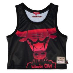 Damski crop top Chicago Bulls Big Face 4.0. Czarne topy damskie Mitchell & Ness, bez wzorów, sportowe, bez kołnierzyka, bez ramiączek. Za 318.00 zł.