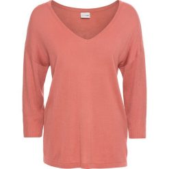 Sweter bonprix dymny brzoskwiniowy. Czerwone swetry nierozpinane damskie bonprix, bez wzorów, bez kołnierzyka, bez ramiączek. Za 74.99 zł.