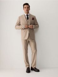 Marynarka slim fit z wiskozą - beżowy. Brązowe garnitury męskie Reserved, bez wzorów, z tkaniny. W wyprzedaży za 279.99 zł.