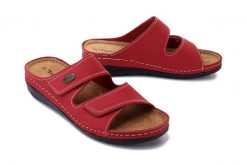 TAMARIS 27510-20 500 red, klapki damskie. Czerwone klapki damskie Tamaris, bez wzorów, bez obcasa, bez zapięcia. Za 199.90 zł.