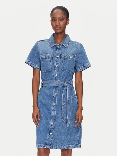 Tommy Hilfiger Sukienka jeansowa WW0WW44380 Niebieski Regular Fit. Niebieskie sukienki damskie Tommy Hilfiger, bez wzorów, z bawełny, bez kołnierzyka, bez ramiączek. Za 379.99 zł.