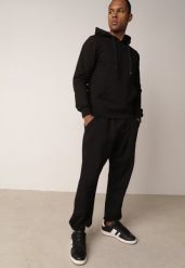 Czarne Spodnie Dresowe z Bawełną ze Ściągaczami Hailise. Czarne spodnie materiałowe męskie Born2be, bez wzorów, z bawełny. Za 89.99 zł.