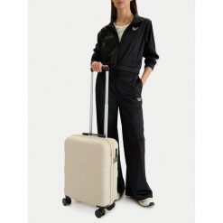 Walizka kabinowa Reebok. Brązowe walizki damskie Reebok, bez wzorów. Za 279.99 zł.