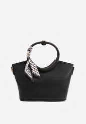 Czarna Torebka Shopper z Paskiem i Okrągłymi Rączkami Zdobionymi Chustą Kassone. Czarne shopperki damskie Renee, z aplikacjami, z jeansu, na ramię, zdobione, bez dodatków. Za 119.99 zł.