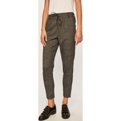 Only - Spodnie. Czarne spodnie materiałowe damskie ONLY, bez wzorów, z dzianiny, casualowe. Za 169.90 zł.