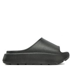 Klapki DeeZee. Czarne klapki damskie DeeZee, bez wzorów, bez obcasa, bez zapięcia. Za 59.99 zł.