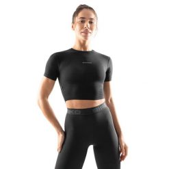 Damska koszulka treningowa crop top z krótkim rękawem Fitness Siroko Sculpt. Czarne koszulki sportowe damskie SIROKO, xs, bez wzorów, z tkaniny, bez ramiączek, na fitness i siłownię. Za 127.00 zł.