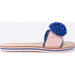 Love Moschino - Klapki. Pomarańczowe klapki damskie Love Moschino, bez wzorów, z materiału, bez obcasa, na obcasie, bez zapięcia. W wyprzedaży za 179.90 zł.