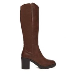 Kozaki Clara Barson. Brązowe kozaki damskie Clara Barson, bez wzorów, bez obcasa, na słupku, bez zapięcia. Za 229.99 zł.