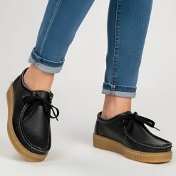 Półbuty damskie Hee, licowa cholewka ze skóry i wsuwane z miękkimi wkładkami, czarne, 84765. Czarne półbuty damskie Hee, bez wzorów, z jeansu, eleganckie, bez obcasa, bez zapięcia. Za 359.00 zł.