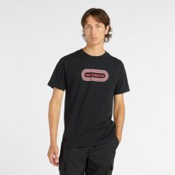 Koszulka męska New Balance MT61C48BBK – czarna. Czarne koszulki sportowe męskie New Balance, m, z aplikacjami, z bawełny, bez ramiączek. Za 109.99 zł.