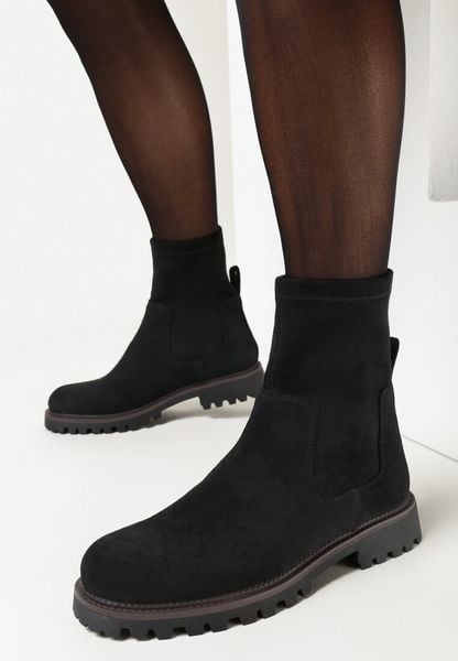 Czarne Botki za Kostkę Prospero. Czarne botki damskie Born2be, bez wzorów, za kostkę, bez obcasa, na płaskiej podeszwie, bez zapięcia. Za 69.99 zł.