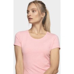 T-shirt damski TSD300 - jasny róż melanż. Czerwone t-shirty damskie 4F, bez wzorów, bez kołnierzyka, bez ramiączek. Za 29.99 zł.