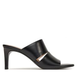 Klapki Calvin Klein. Czarne klapki damskie Calvin Klein, bez wzorów, bez obcasa, bez zapięcia. Za 409.99 zł.