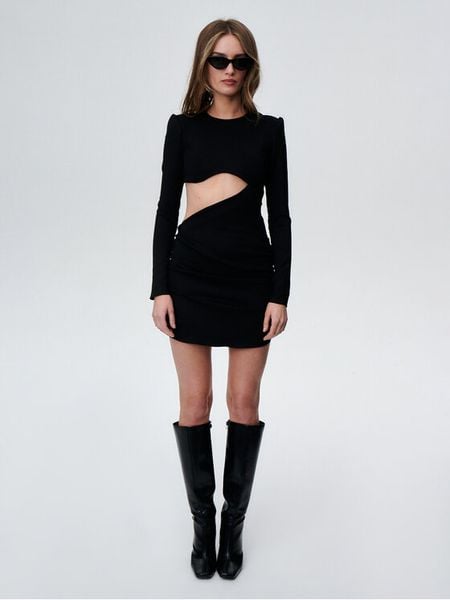 Undress Code Sukienka koktajlowa Blame Me 597 Czarny Slim Fit. Czarne sukienki damskie Undress Code, xs, bez wzorów, z wiskozy, wizytowe, bez kołnierzyka, bez ramiączek. Za 379.99 zł.