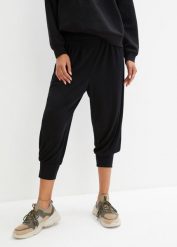 Spodnie haremki, dł. 3/4. Czarne spodnie sportowe damskie bonprix, bez wzorów, z dżerseju, sportowe, na fitness i siłownię. Za 79.99 zł.