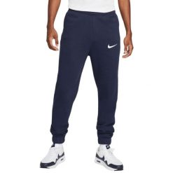 Spodnie dresowe Nike męskie granatowe. Niebieskie bluzy męskie Nike, m, bez wzorów, z bawełny, sportowe, bez ramiączek, bez kaptura. Za 154.99 zł.