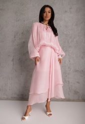 Różowa Rozkloszowana Sukienka Wieczorowa z Szyfonowej Tkaniny Amanna. Czerwone sukienki damskie Renee, m, z aplikacjami, z materiału, klasyczne, bez kołnierzyka, bez ramiączek, maxi, rozkloszowane. Za 219.99 zł.