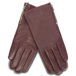 Rękawiczki LASOCKI 2W6-004-AW18. Czerwone rękawiczki damskie Lasocki, bez wzorów, ze skóry. W wyprzedaży za 34.99 zł.