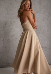 Beżowa Gorsetowa Sukienka o Rozkloszowanym Kroju z Dekoltem Bandeau Reunegan. Brązowe sukienki damskie Renee, na studniówkę, l, bez wzorów, z poliesteru, eleganckie, bez kołnierzyka, bez ramiączek, midi, gorsetowe. Za 299.99 zł.
