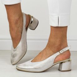 Złote skórzane Polskie czółenka damskie na obcasie bez pięty Deoni D1450A. Żółte czółenka damskie Deoni, na lato, bez wzorów, ze skóry, eleganckie, bez obcasa, na obcasie, bez zapięcia. Za 439.00 zł.