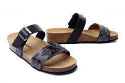 DR. BRINKMANN 700181-01 schwarz, klapki damskie. Czarne klapki damskie Dr. Brinkmann, na lato, bez wzorów, bez obcasa, bez zapięcia. Za 216.90 zł.
