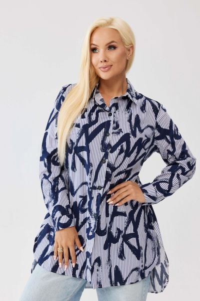 Bawełniana koszula Iris w paski z nadrukiem, zapinana na guziki, asymetryczny krój PLUS SIZE XXL OVERSIZE JESIEŃ. Niebieskie koszule damskie Moda Size Plus Iwanek, plus size, bez wzorów, z bawełny, eleganckie, z asymetrycznym kołnierzem, bez ramiączek. Za 199.90 zł.