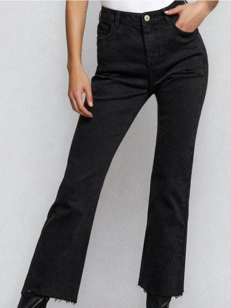 Jeansy kick flare - czarny. Czarne jeansy damskie Sinsay, bez wzorów, z jeansu. Za 69.99 zł.