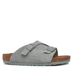 Klapki Birkenstock. Zielone klapki damskie Birkenstock, bez wzorów, bez obcasa, bez zapięcia. Za 599.99 zł.