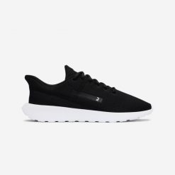 Buty sportowe męskie Decathlon KLNJ Be Essential. Czarne buty sportowe męskie Decathlon, bez wzorów, z poliesteru, bez zapięcia, trekkingowe. Za 79.99 zł.